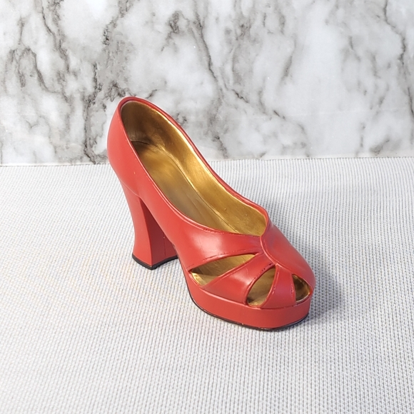 Just the Right Shoe By Raine Ravishing‎ Red Mini Ceramic Red Shoe Figurine - Picture 1 of 13